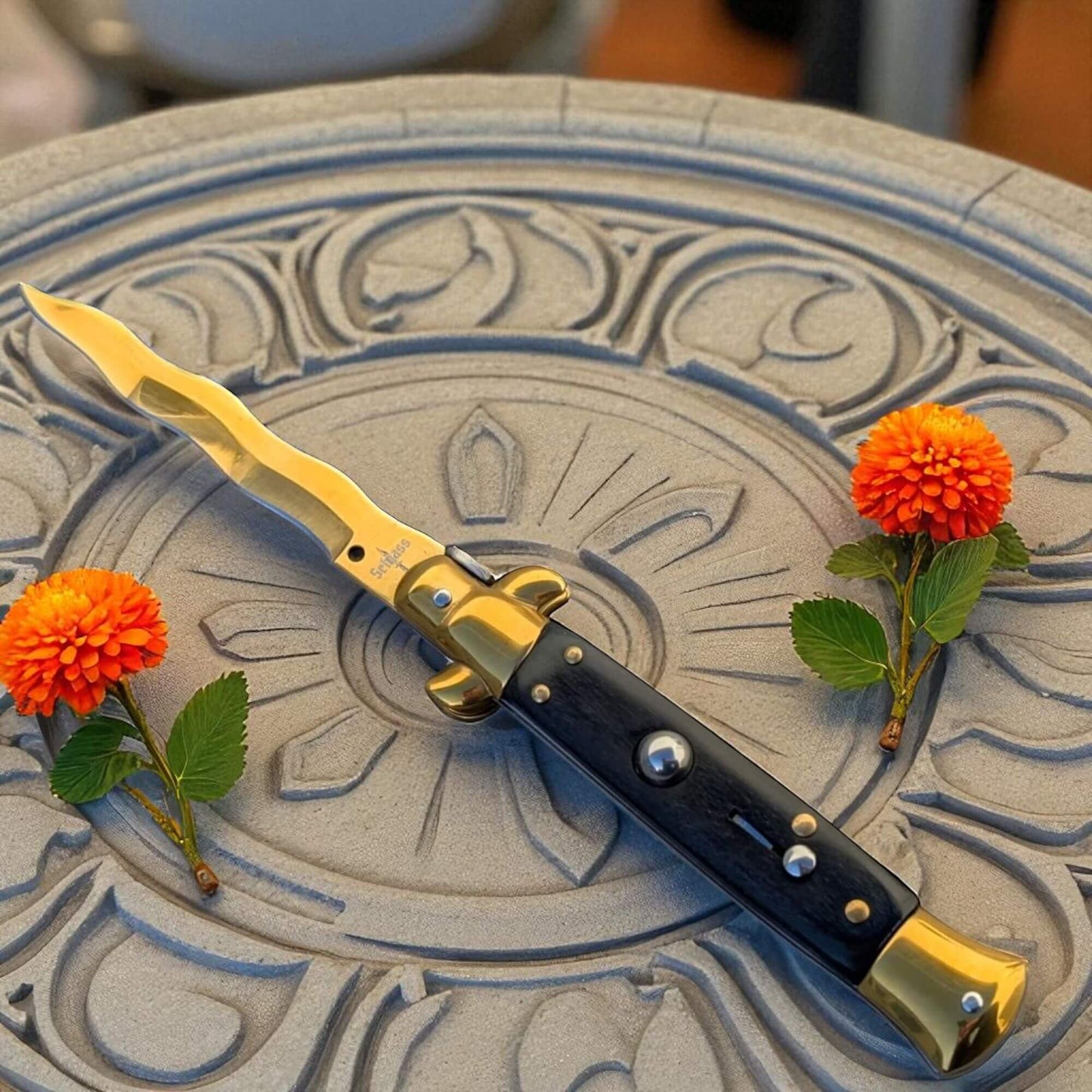 Couteau de poche automatique à cran d'arrêt lame serpenté idée cadeau pour homme unique et original