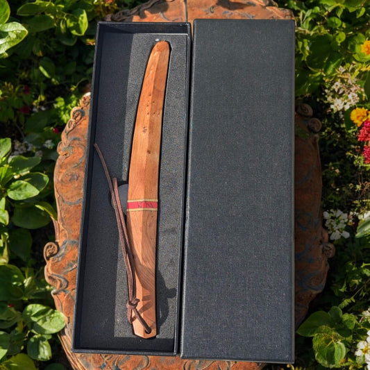 Coffret couteau de poche incurvé en bois avec fourreau lame en acier damas, dans son coffret cadeau 