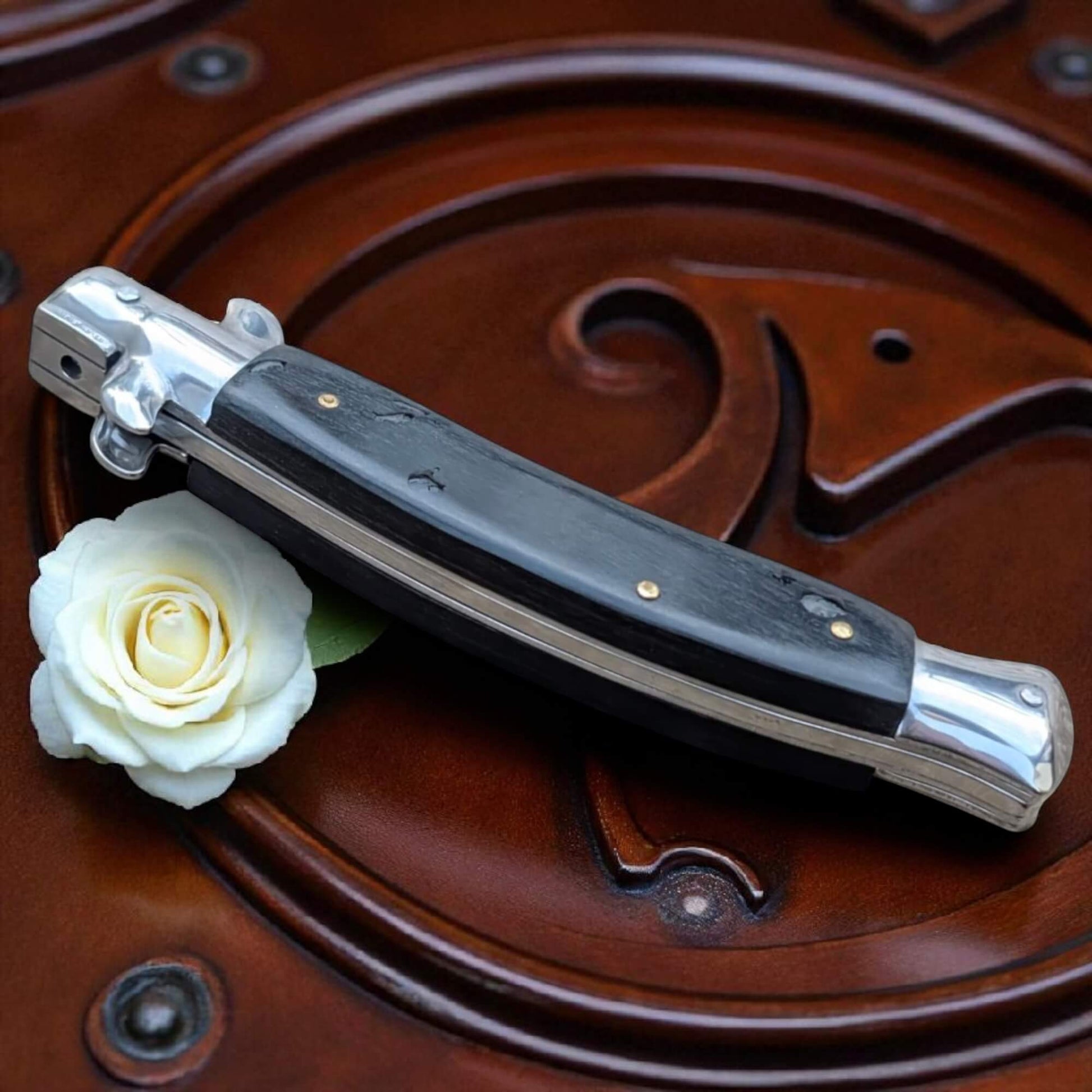 Couteau de poche ouverture automatique marque Schlass couteau tranchant et robuste pour collectionneur ou idée cadeau pour homme 