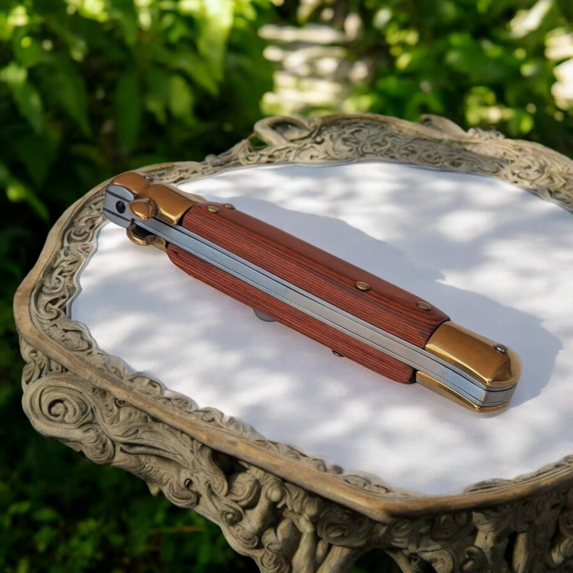 Couteau de poche automatique à cran d'arrêt Schlass marron doré fermer de dos