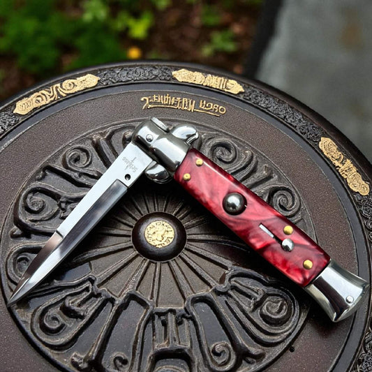 SCHLASS - Couteau de poche stiletto cran d'arrêt avec manche rouge et lame argentée, ouverture automatique, design élégant et professionnel