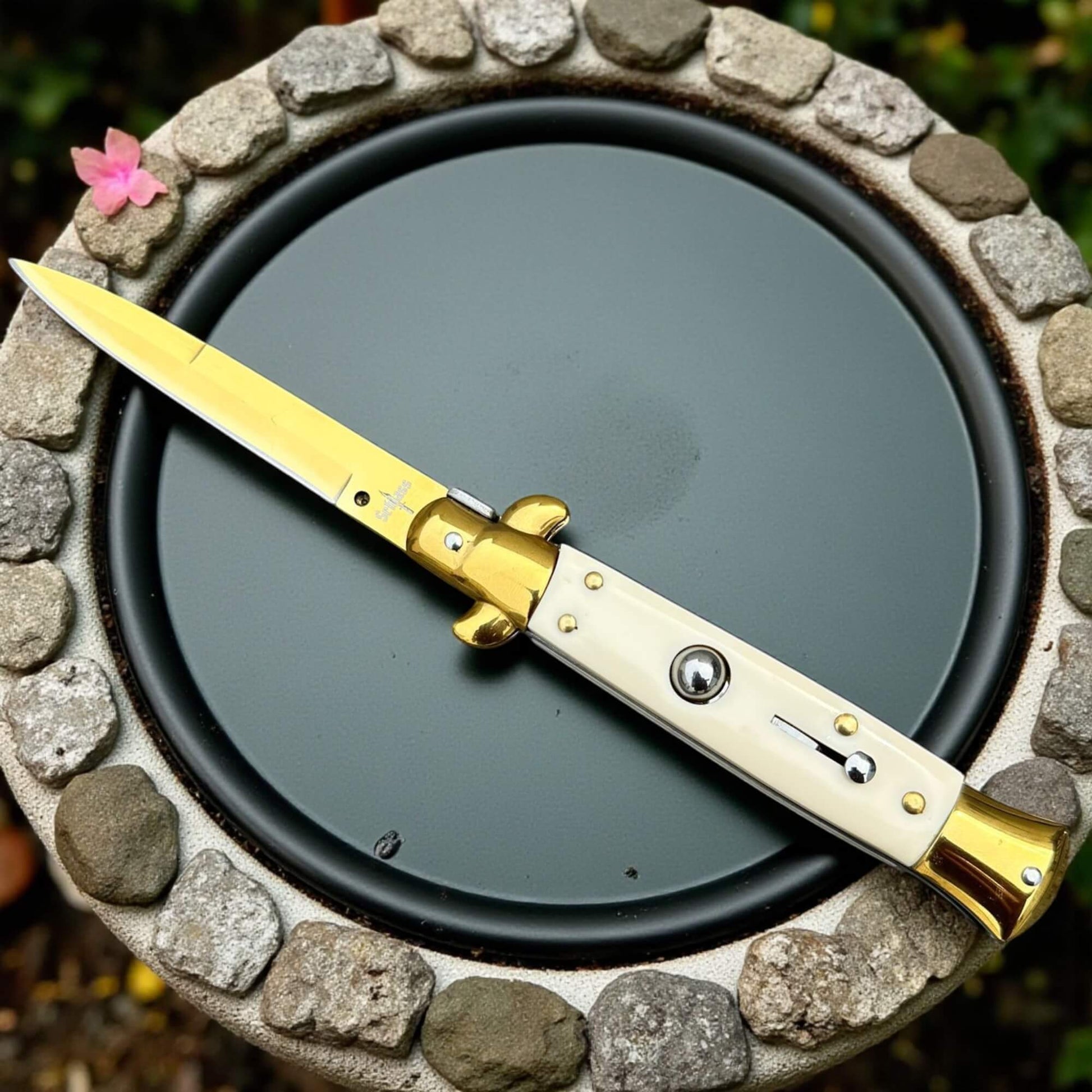 Couteau de poche ouverture rapide cran d'arrêt blanc doré Schlass