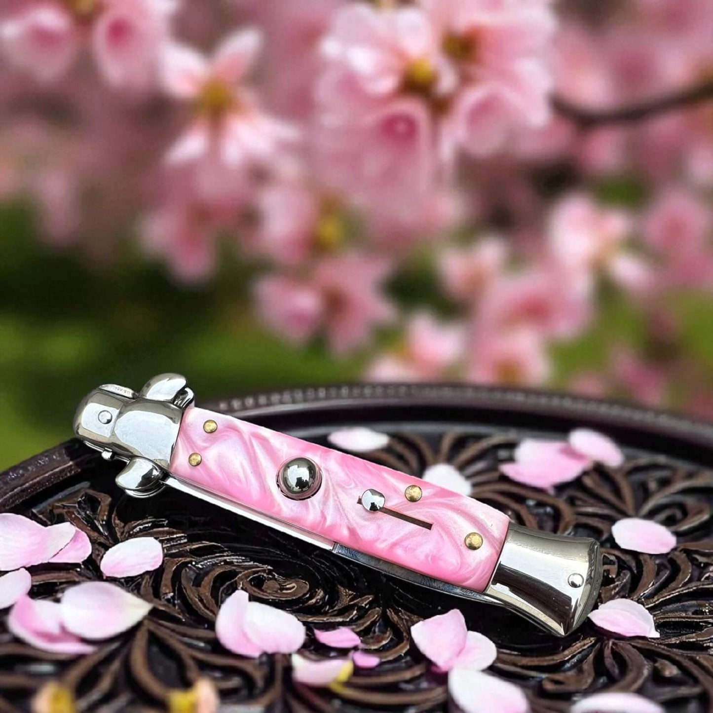Couteau à cran d’arrêt automatique, couleur rose, manche féminin et design moderne idée cadeau pour femme.