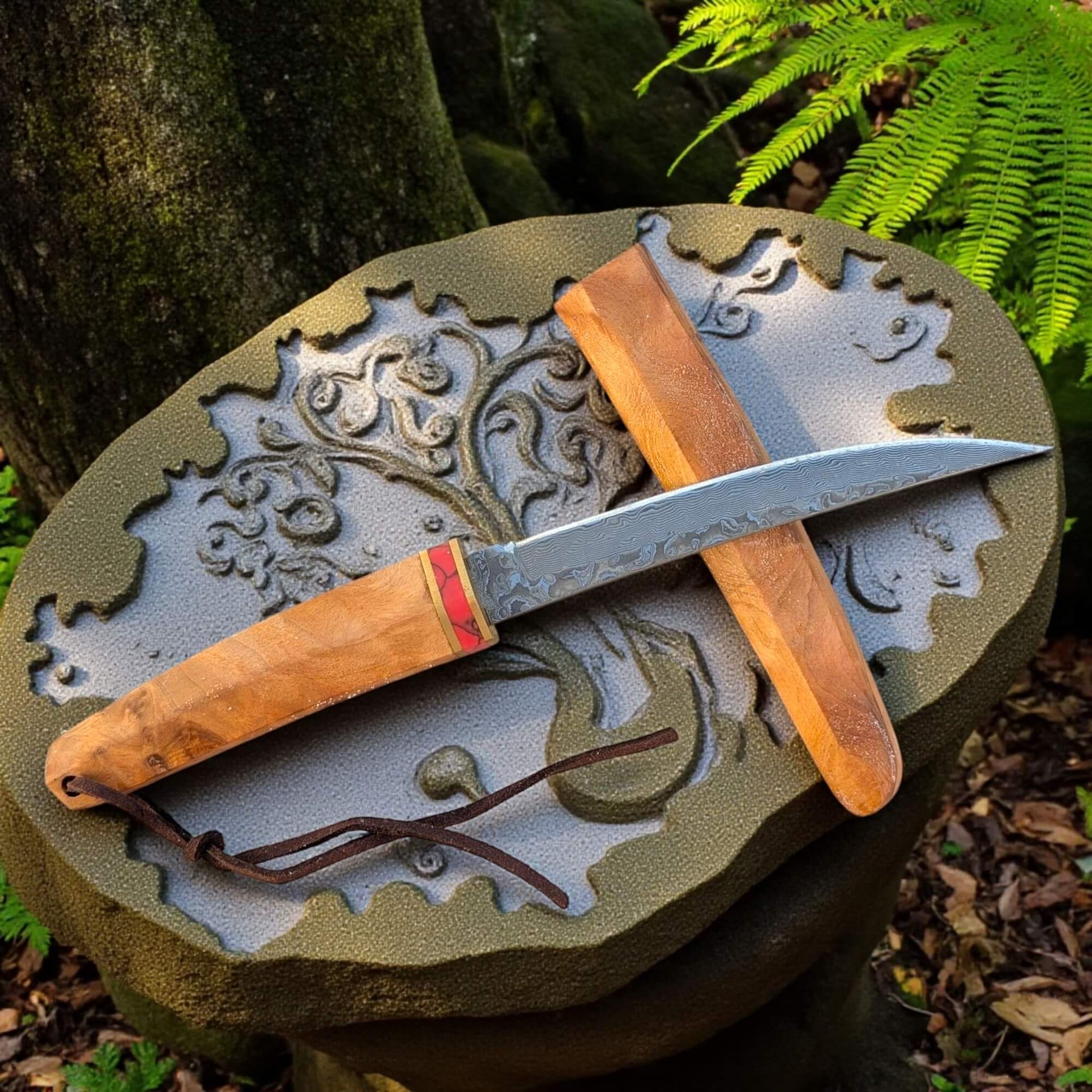 L'écorché - Couteau de poche incurvé en bois avec fourreau lame incurvé acier damas - SCHLASS